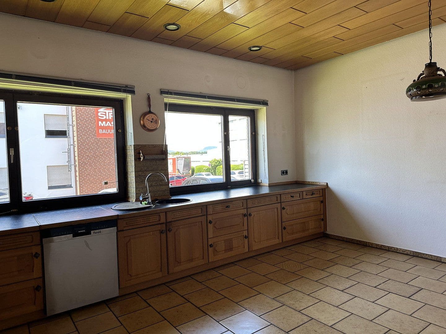 Prodej domu 300 m², pozemek 3.400 m², An den Lindenbäumen 58, Fuldabrück, Hessen Prodej domu 300 m², pozemek 3.400 m², An den Lindenbäumen 58, Fuldabrück, Hessen