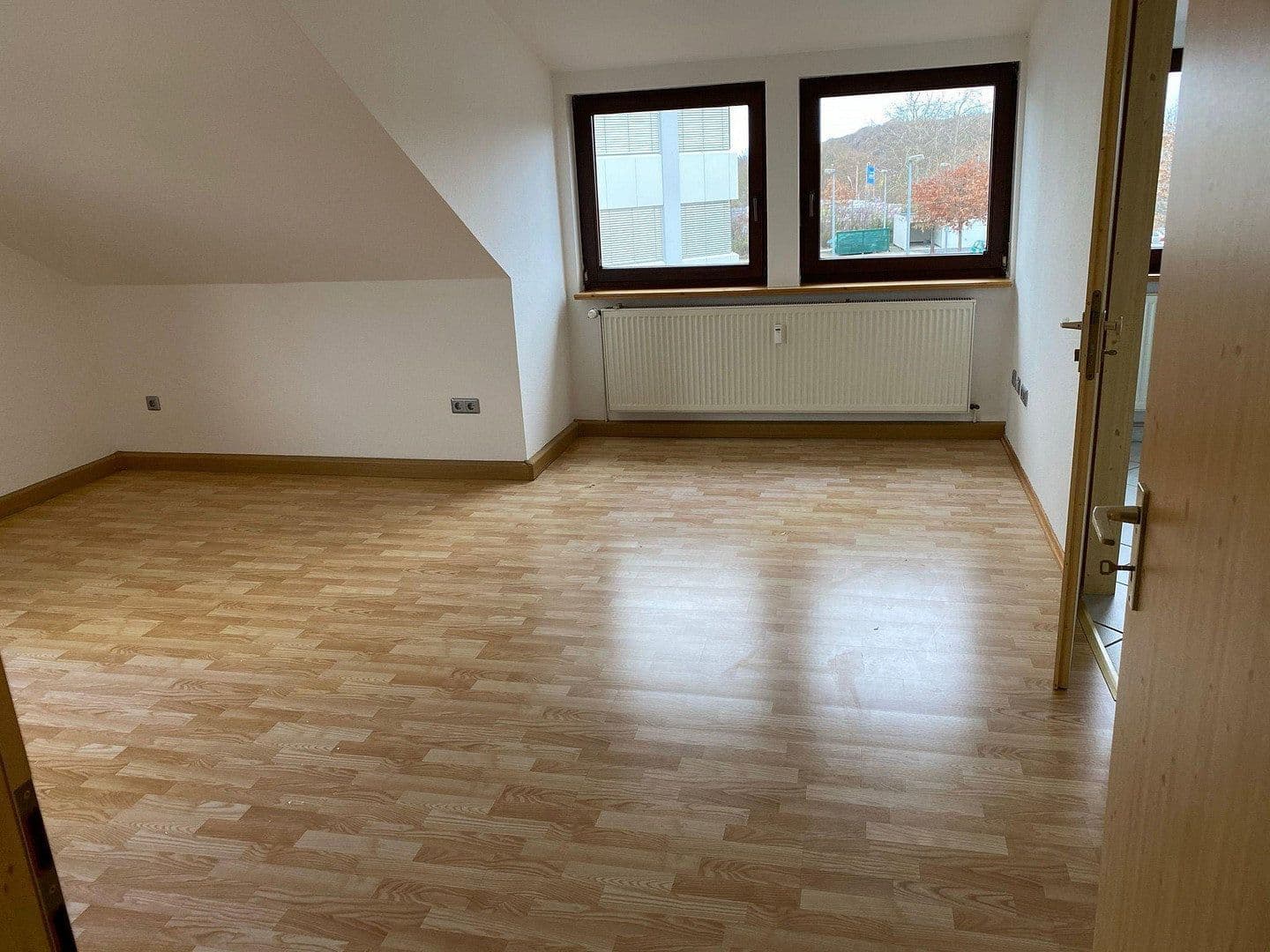 Prodej domu 300 m², pozemek 3.400 m², An den Lindenbäumen 58, Fuldabrück, Hessen Prodej domu 300 m², pozemek 3.400 m², An den Lindenbäumen 58, Fuldabrück, Hessen