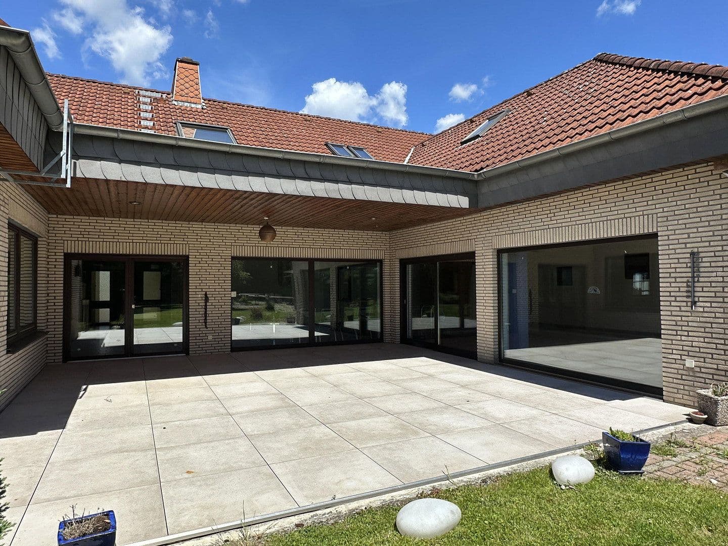 Prodej domu 300 m², pozemek 3.400 m², An den Lindenbäumen 58, Fuldabrück, Hessen Prodej domu 300 m², pozemek 3.400 m², An den Lindenbäumen 58, Fuldabrück, Hessen