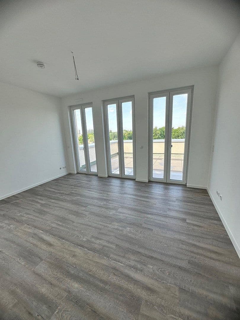 Pronájem bytu 2+1 78 m², Regener Straße 65, Berlin, Berlín Pronájem bytu 2+1 78 m², Regener Straße 65, Berlin, Berlín
