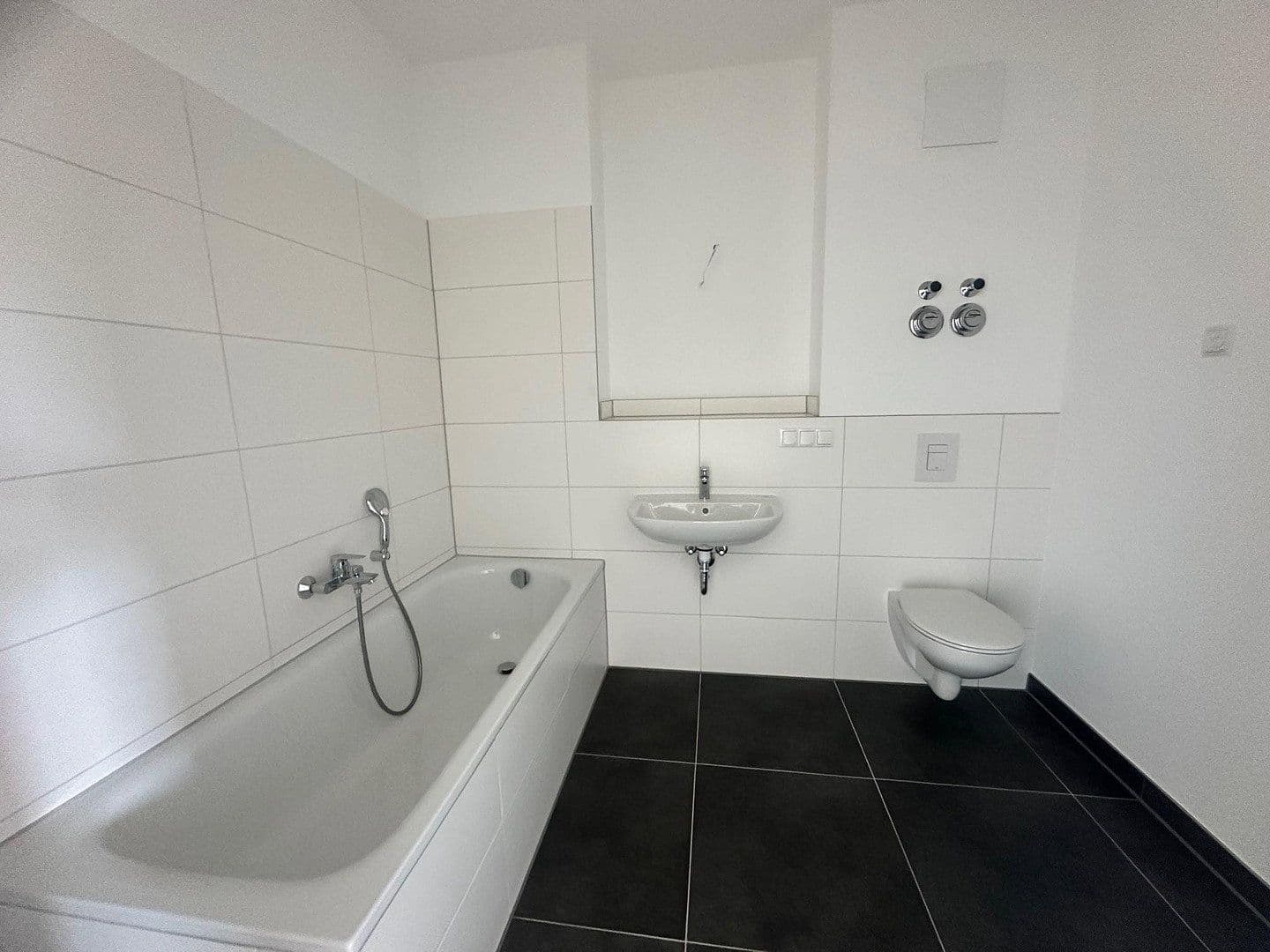 Pronájem bytu 3+1 78 m², Regener Straße 65, Berlin, Berlín Pronájem bytu 3+1 78 m², Regener Straße 65, Berlin, Berlín