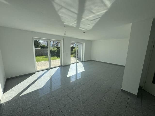 Prodej domu 150 m², pozemek 375 m², Frühlingsstraße 18, Schrobenhausen, Bavorsko Prodej domu 150 m², pozemek 375 m², Frühlingsstraße 18, Schrobenhausen, Bavorsko