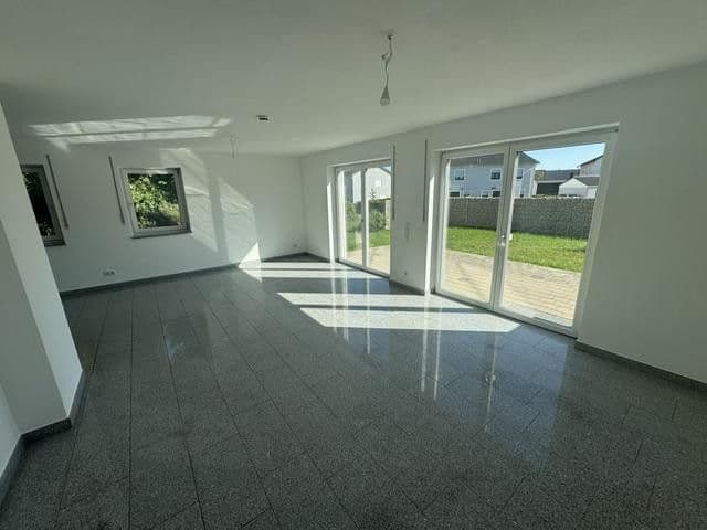 Prodej domu 150 m², pozemek 375 m², Frühlingsstraße 18, Schrobenhausen, Bavorsko Prodej domu 150 m², pozemek 375 m², Frühlingsstraße 18, Schrobenhausen, Bavorsko