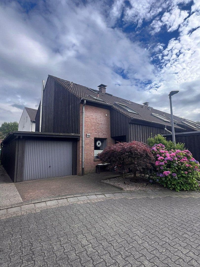 Prodej domu 126 m², pozemek 250 m², Gelsenkirchen, Severní Porýní-Vestfálsko Prodej domu 126 m², pozemek 250 m², Gelsenkirchen, Severní Porýní-Vestfálsko