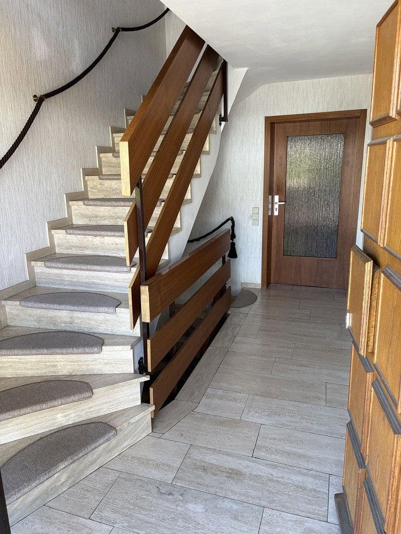 Prodej domu 166 m², pozemek 331 m², Goldäckerstraße, Leonberg, Bádensko-Württembersko Prodej domu 166 m², pozemek 331 m², Goldäckerstraße, Leonberg, Bádensko-Württembersko
