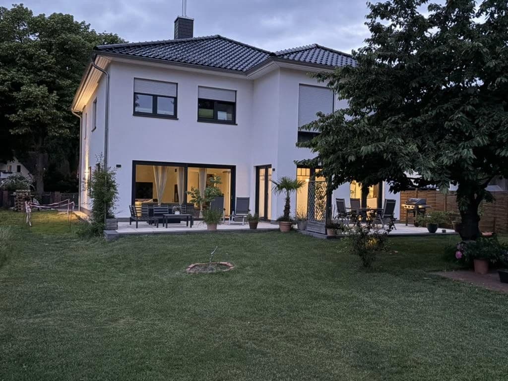 Prodej domu 267 m², pozemek 1.288 m², Falkensee, Braniborsko Prodej domu 267 m², pozemek 1.288 m², Falkensee, Braniborsko