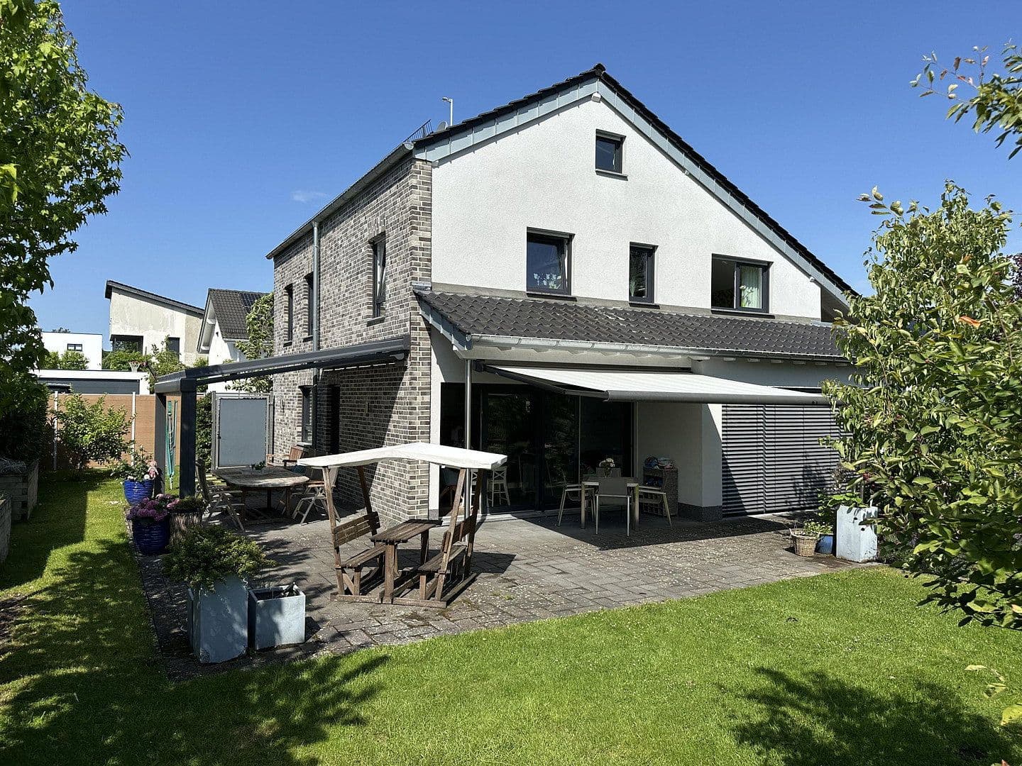 Prodej domu 220 m², pozemek 766 m², Roetgen, Severní Porýní-Vestfálsko Prodej domu 220 m², pozemek 766 m², Roetgen, Severní Porýní-Vestfálsko