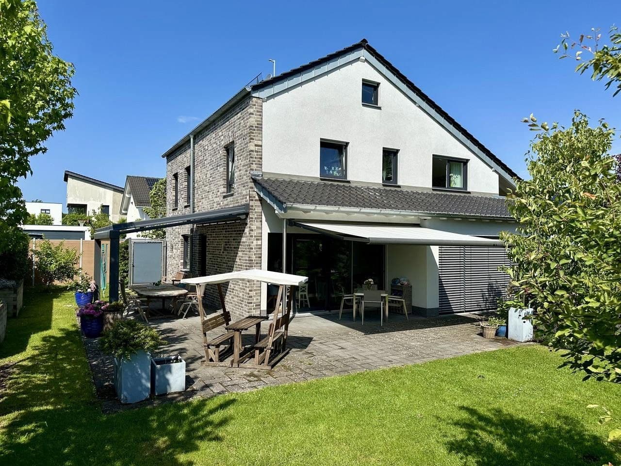 Prodej domu 220 m², pozemek 766 m², Roetgen, Severní Porýní-Vestfálsko Prodej domu 220 m², pozemek 766 m², Roetgen, Severní Porýní-Vestfálsko
