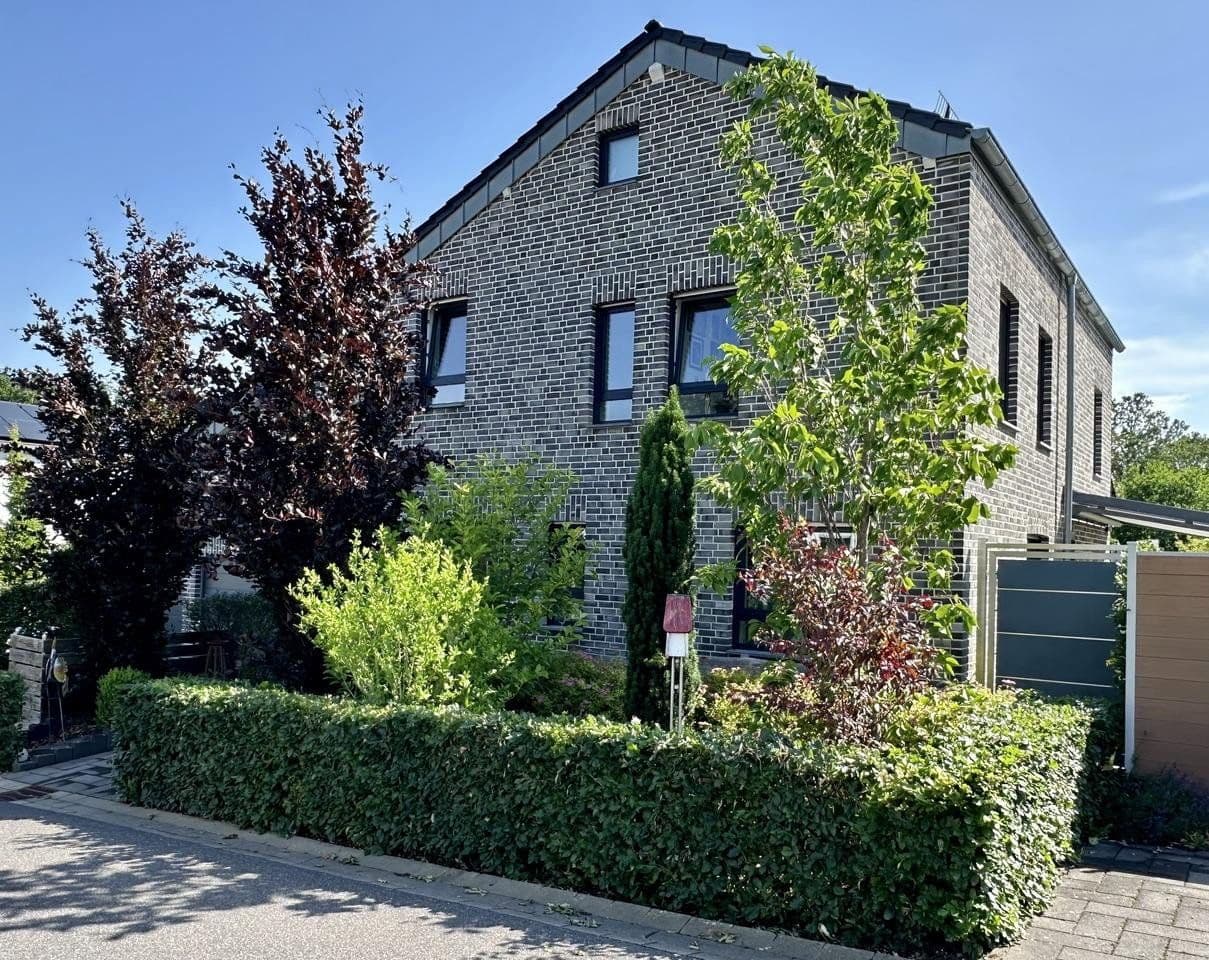 Prodej domu 220 m², pozemek 766 m², Roetgen, Severní Porýní-Vestfálsko Prodej domu 220 m², pozemek 766 m², Roetgen, Severní Porýní-Vestfálsko