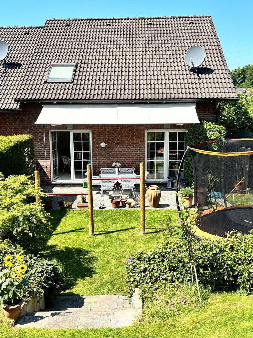 Prodej domu 173 m², pozemek 388 m², Cáchy, Severní Porýní-Vestfálsko Prodej domu 173 m², pozemek 388 m², Cáchy, Severní Porýní-Vestfálsko