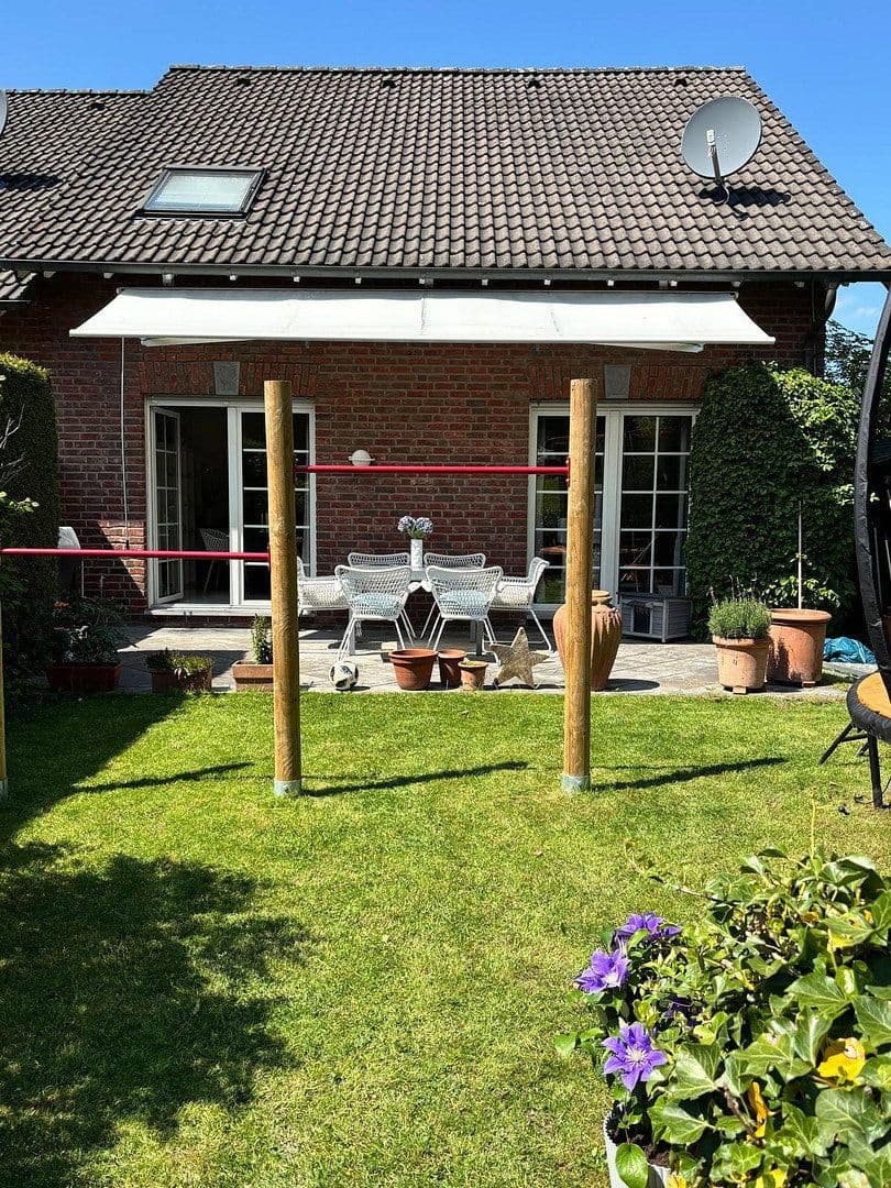 Prodej domu 173 m², pozemek 388 m², Cáchy, Severní Porýní-Vestfálsko Prodej domu 173 m², pozemek 388 m², Cáchy, Severní Porýní-Vestfálsko