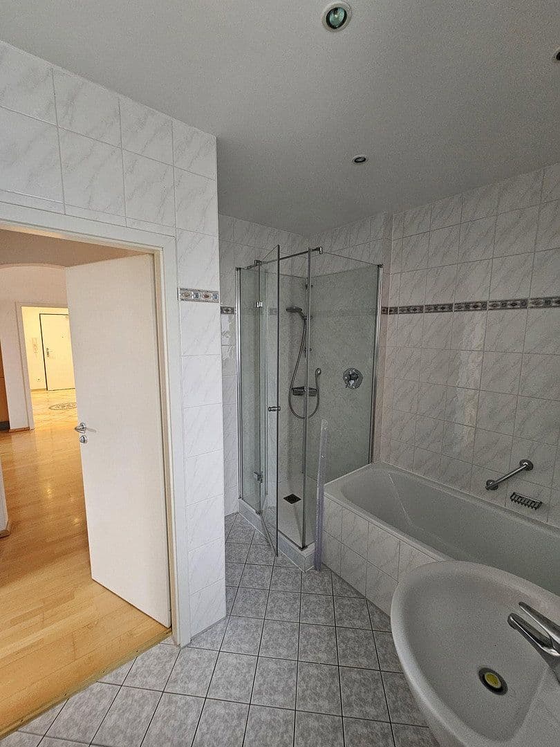 Prodej bytu 3+1 92 m², Erika-Cremer-Straße 15, München, Bavorsko Prodej bytu 3+1 92 m², Erika-Cremer-Straße 15, München, Bavorsko