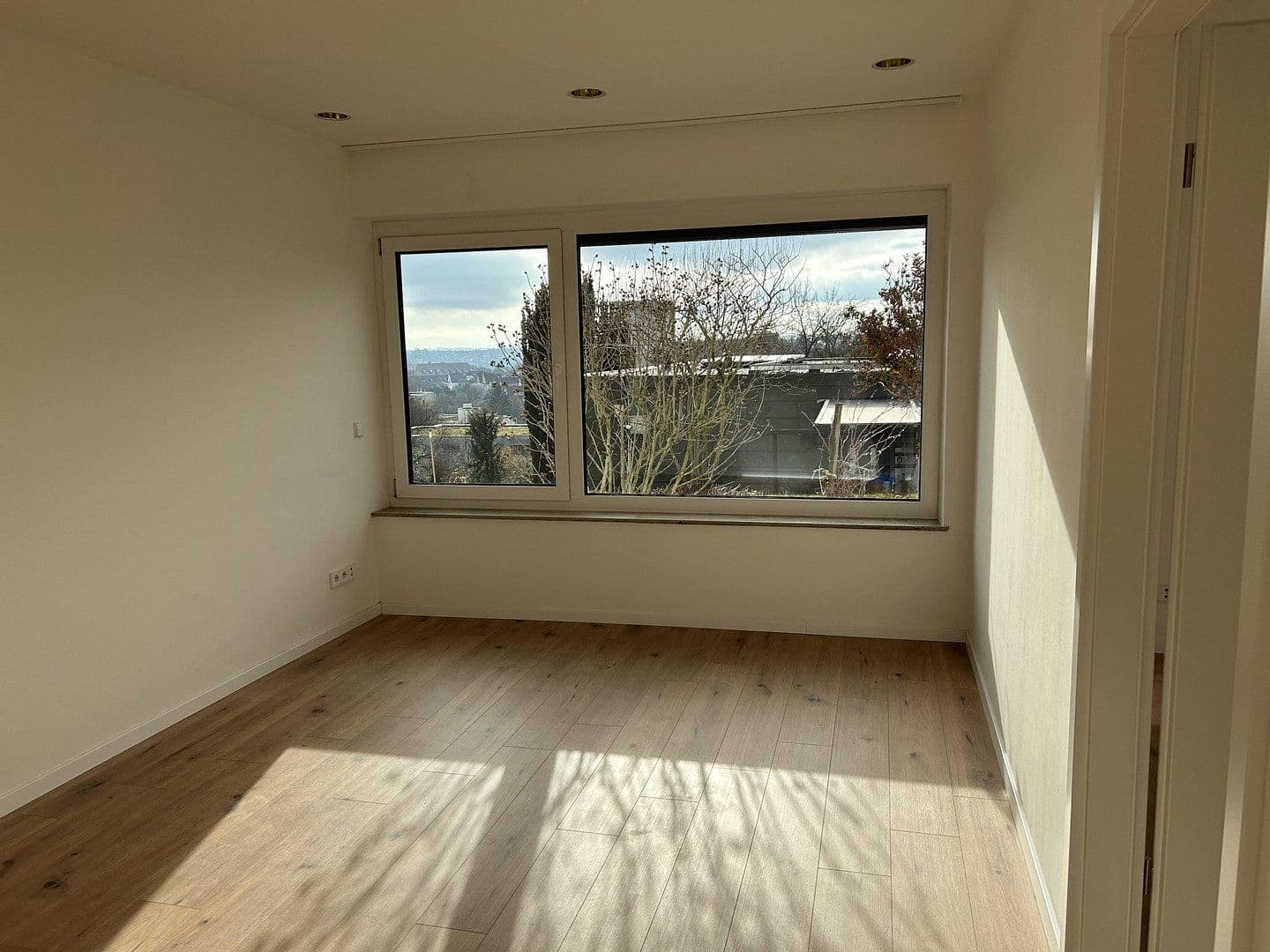 Pronájem bytu 2+kk 61 m², Esslingen am Neckar, Bádensko-Württembersko Pronájem bytu 2+kk 61 m², Esslingen am Neckar, Bádensko-Württembersko