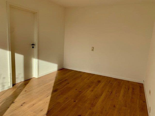 Pronájem bytu 2+kk 61 m², Esslingen am Neckar, Bádensko-Württembersko Pronájem bytu 2+kk 61 m², Esslingen am Neckar, Bádensko-Württembersko