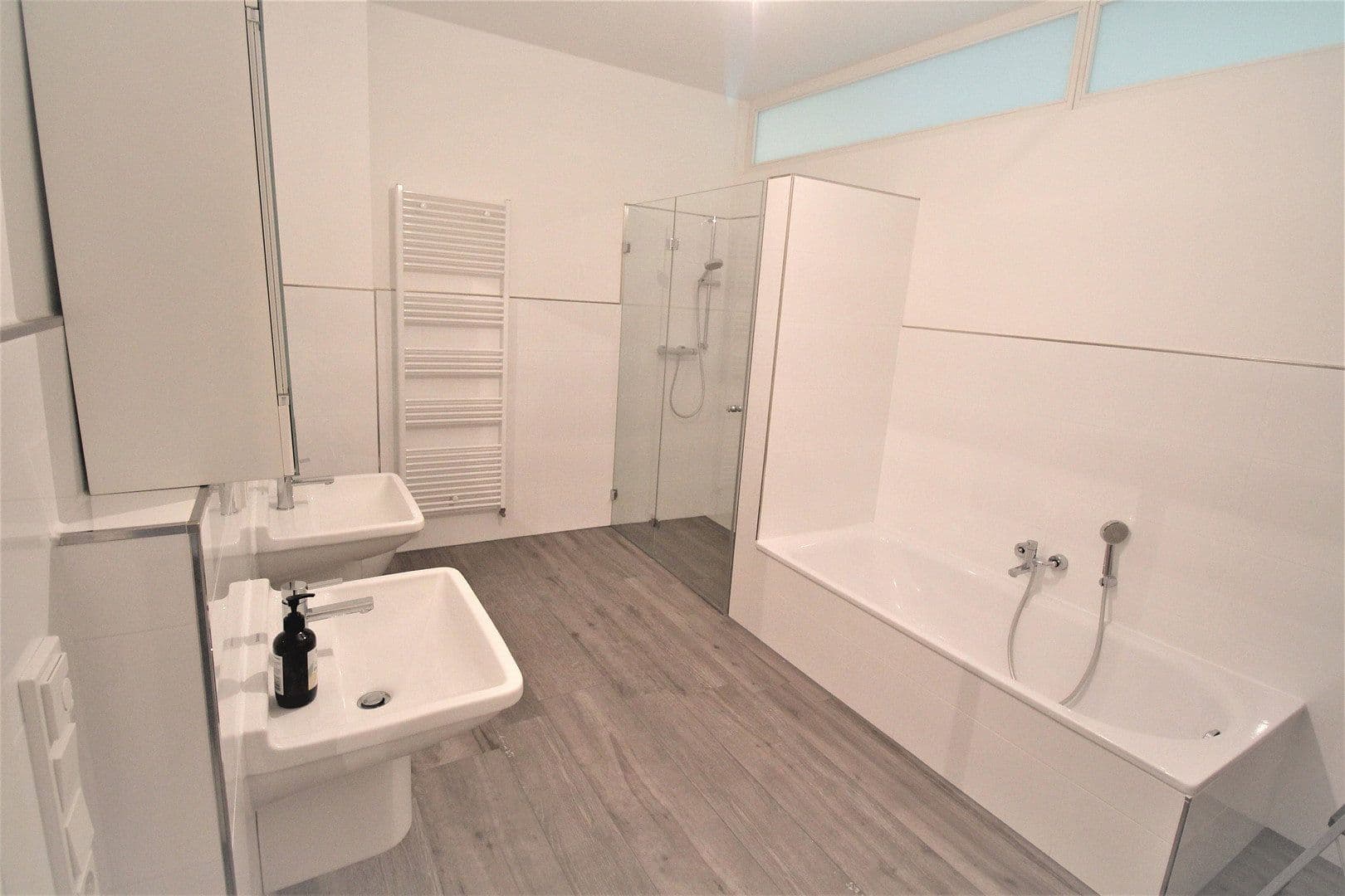 Pronájem bytu 3+1 128 m², Contrescarpe 95-97, Bremen, Bremen Pronájem bytu 3+1 128 m², Contrescarpe 95-97, Bremen, Bremen