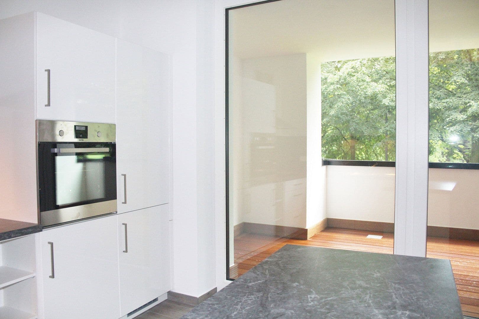 Pronájem bytu 3+1 128 m², Contrescarpe 95-97, Bremen, Bremen Pronájem bytu 3+1 128 m², Contrescarpe 95-97, Bremen, Bremen