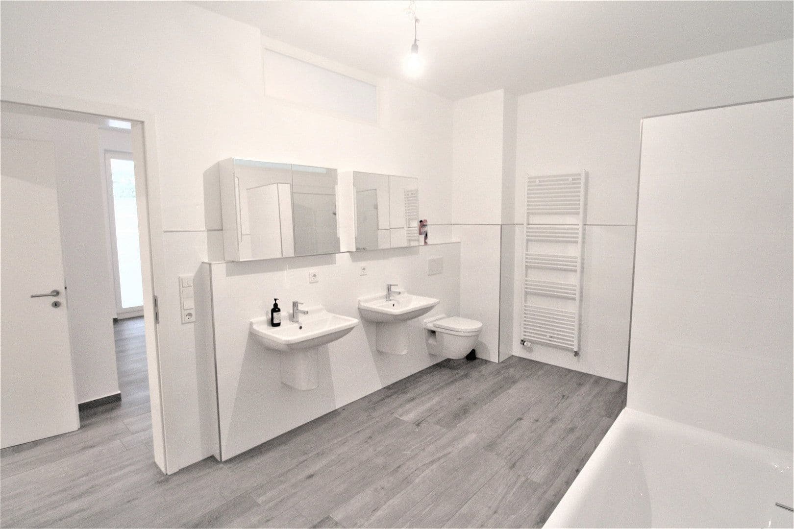 Pronájem bytu 3+1 128 m², Contrescarpe 95-97, Bremen, Bremen Pronájem bytu 3+1 128 m², Contrescarpe 95-97, Bremen, Bremen