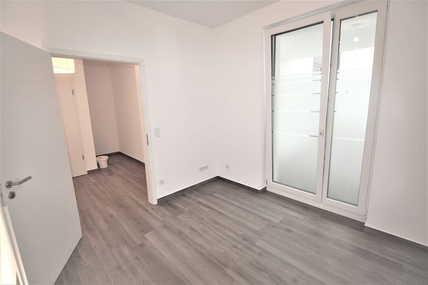 Pronájem bytu 3+1 128 m², Contrescarpe 95-97, Bremen, Bremen Pronájem bytu 3+1 128 m², Contrescarpe 95-97, Bremen, Bremen