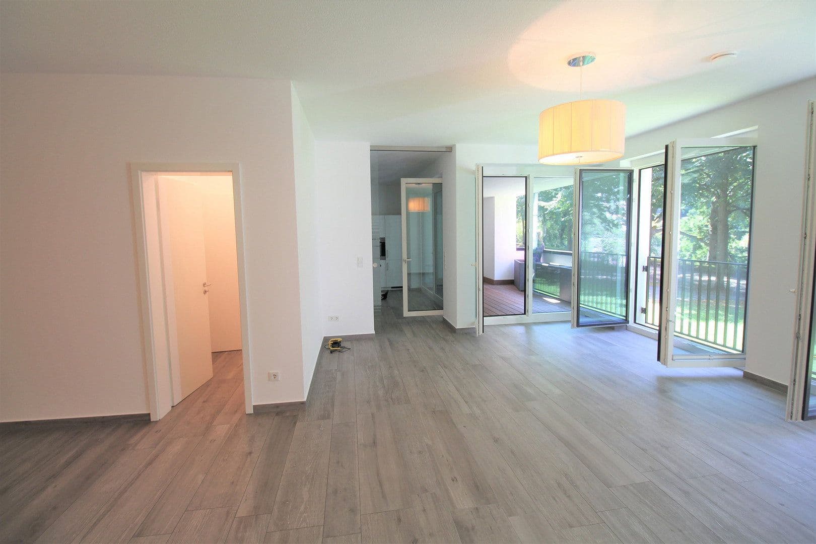 Pronájem bytu 3+1 128 m², Contrescarpe 95-97, Bremen, Bremen Pronájem bytu 3+1 128 m², Contrescarpe 95-97, Bremen, Bremen