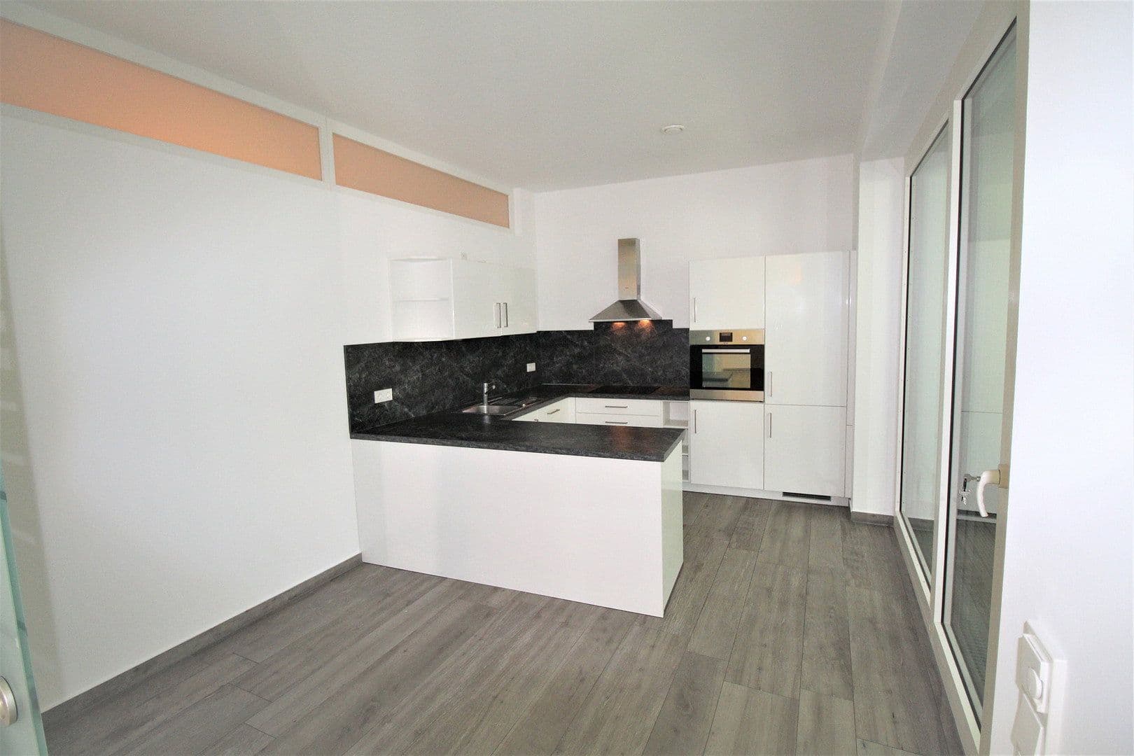 Pronájem bytu 3+1 128 m², Contrescarpe 95-97, Bremen, Bremen Pronájem bytu 3+1 128 m², Contrescarpe 95-97, Bremen, Bremen
