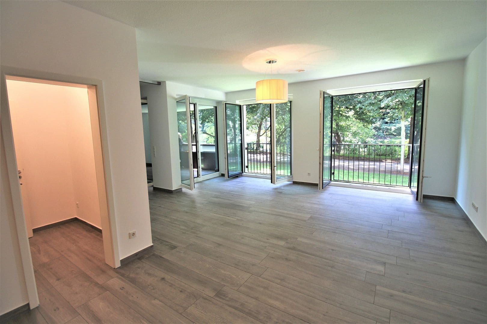 Pronájem bytu 3+1 128 m², Contrescarpe 95-97, Bremen, Bremen Pronájem bytu 3+1 128 m², Contrescarpe 95-97, Bremen, Bremen
