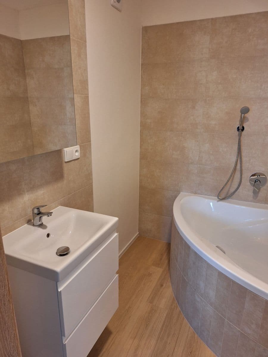 Pronájem bytu 3+kk 54 m², Na růžovém poli, Kladno, Středočeský kraj Pronájem bytu 3+kk 54 m², Na růžovém poli, Kladno, Středočeský kraj