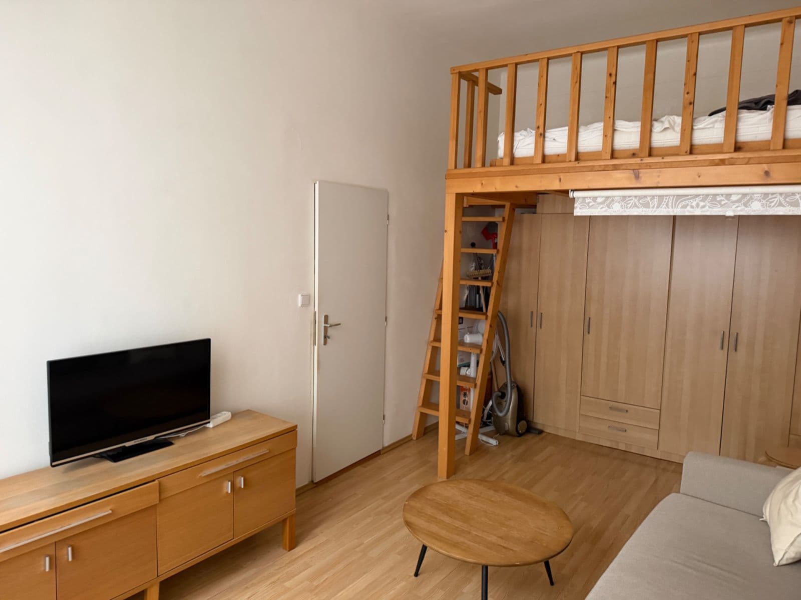 Pronájem bytu 2+kk 40 m², Pobřežní, Praha, Praha Pronájem bytu 2+kk 40 m², Pobřežní, Praha, Praha