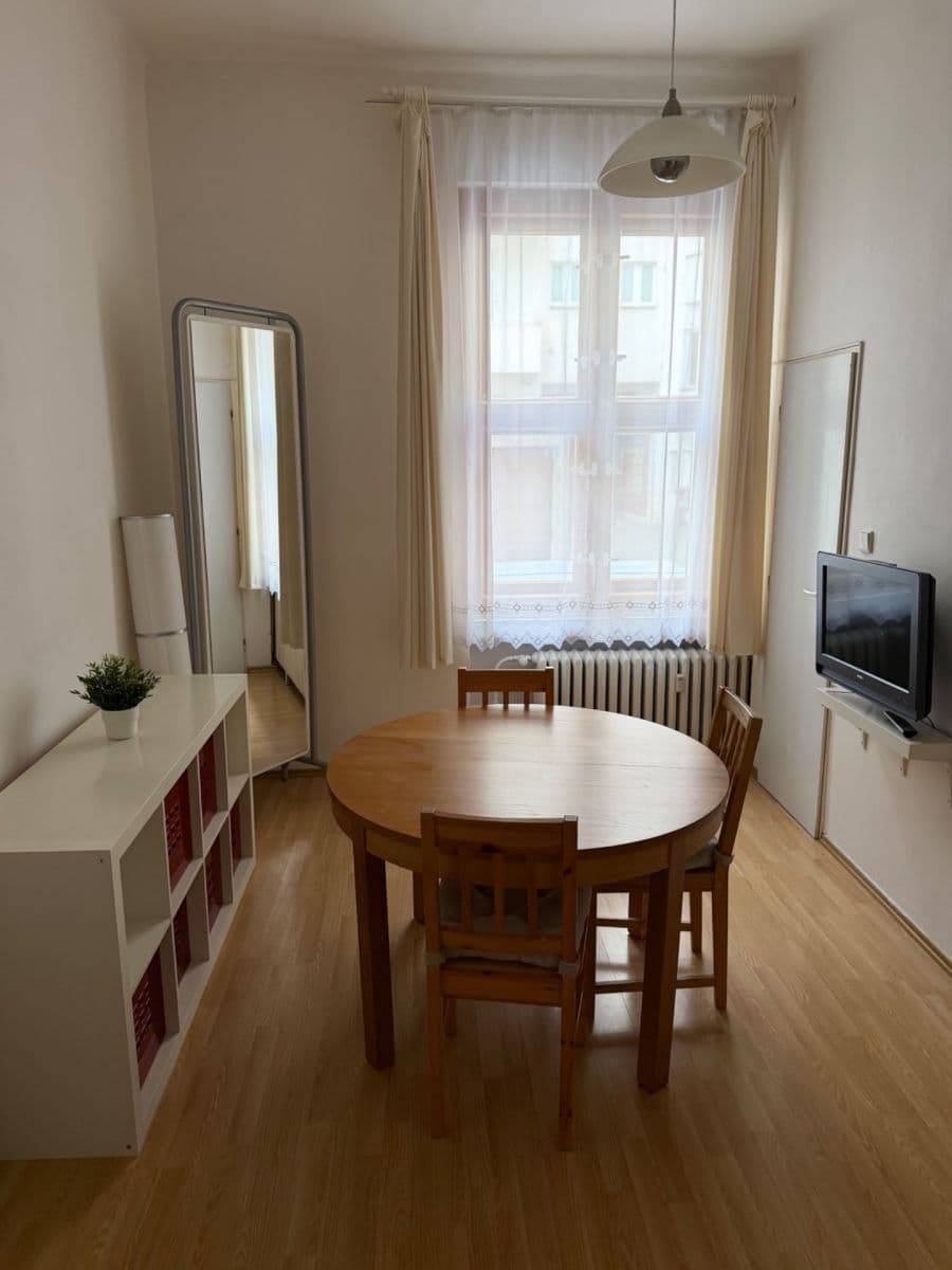 Pronájem bytu 2+kk 40 m², Pobřežní, Praha, Praha Pronájem bytu 2+kk 40 m², Pobřežní, Praha, Praha