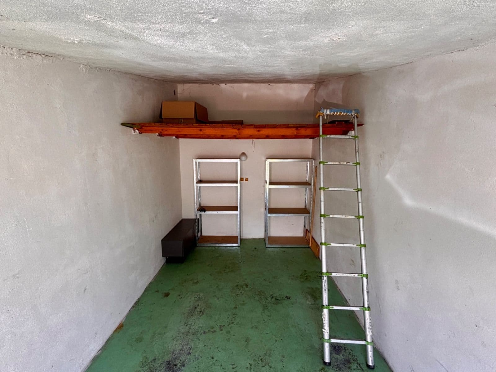 Pronájem garáže 20 m², Tyršova, Třeboň, Jihočeský kraj Pronájem garáže 20 m², Tyršova, Třeboň, Jihočeský kraj