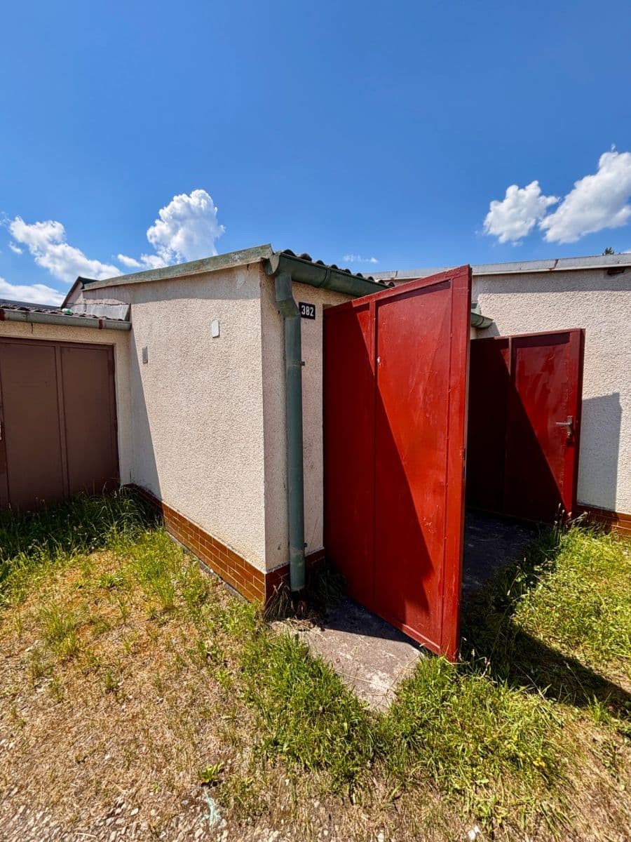 Pronájem garáže 20 m², Tyršova, Třeboň, Jihočeský kraj Pronájem garáže 20 m², Tyršova, Třeboň, Jihočeský kraj