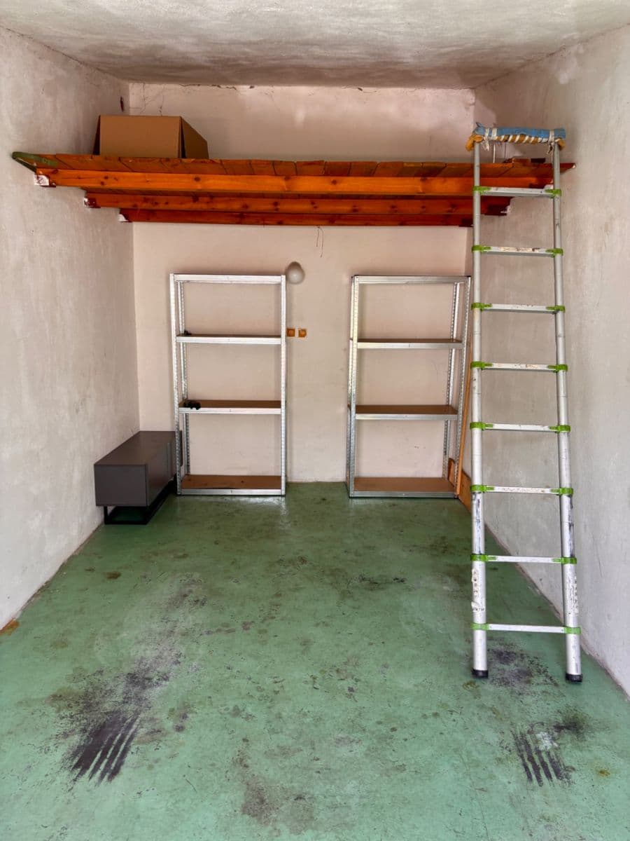 Pronájem garáže 20 m², Tyršova, Třeboň, Jihočeský kraj Pronájem garáže 20 m², Tyršova, Třeboň, Jihočeský kraj