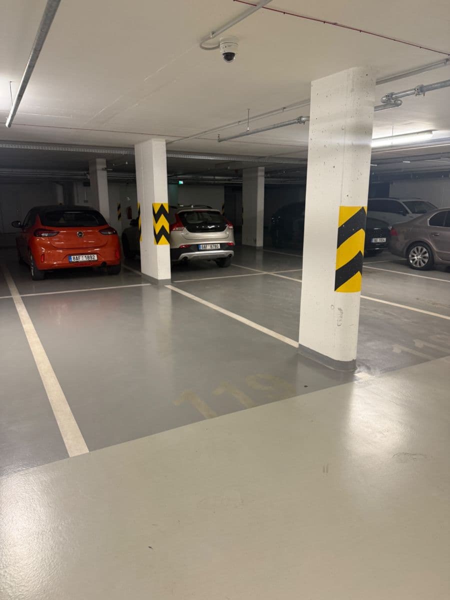 Pronájem garáže 12 m², Breitfeldova, Praha, Praha Pronájem garáže 12 m², Breitfeldova, Praha, Praha