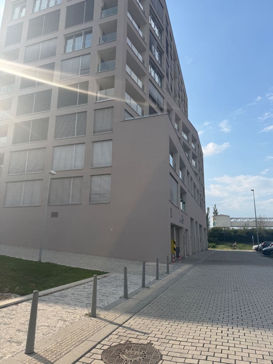 Pronájem garáže 12 m², Breitfeldova, Praha, Praha Pronájem garáže 12 m², Breitfeldova, Praha, Praha