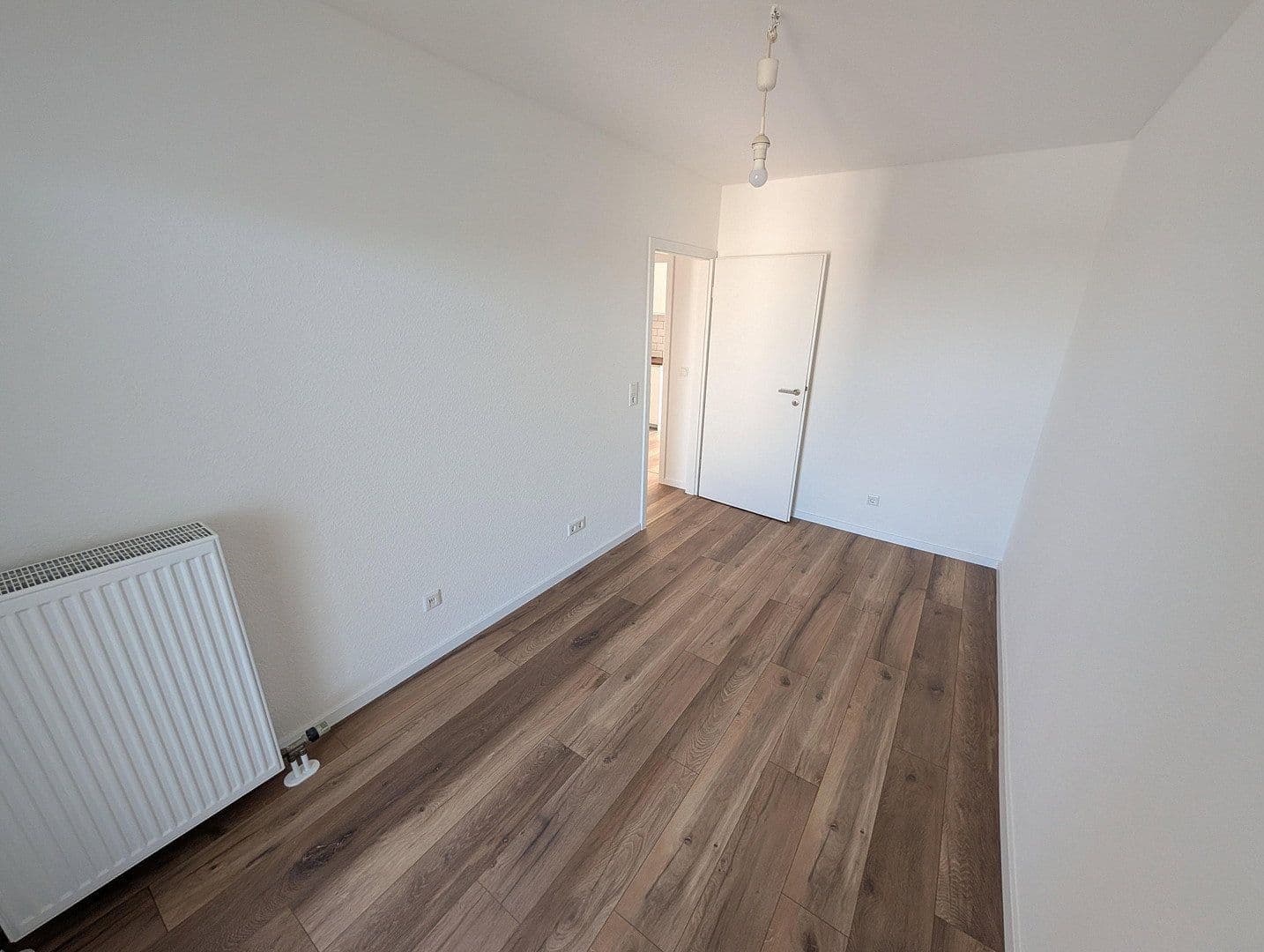 Pronájem bytu 4+1 89 m², Windmühlstraße 2-4, Mannheim, Bádensko-Württembersko Pronájem bytu 4+1 89 m², Windmühlstraße 2-4, Mannheim, Bádensko-Württembersko