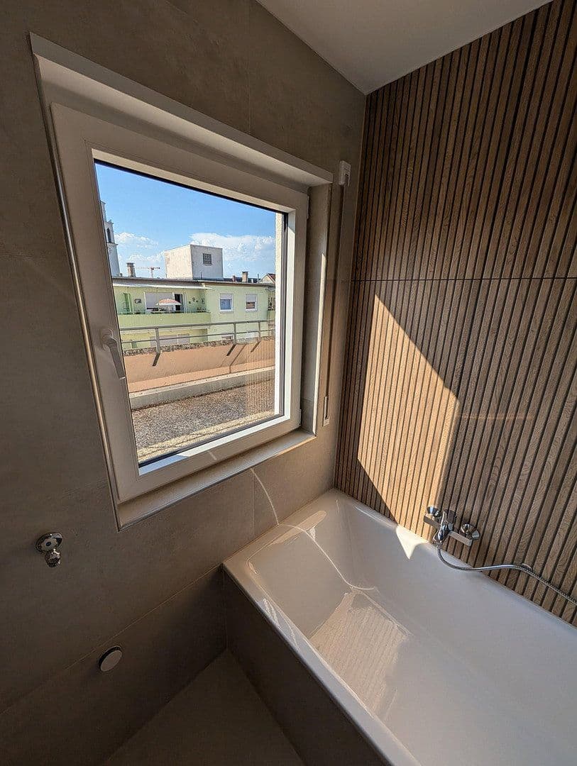 Pronájem bytu 4+1 89 m², Windmühlstraße 2-4, Mannheim, Bádensko-Württembersko Pronájem bytu 4+1 89 m², Windmühlstraße 2-4, Mannheim, Bádensko-Württembersko