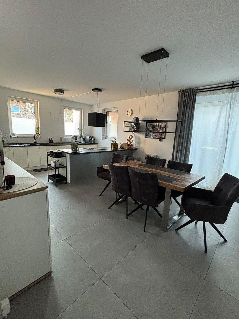 Pronájem bytu 3+1 125 m², Merzenich, Severní Porýní-Vestfálsko Pronájem bytu 3+1 125 m², Merzenich, Severní Porýní-Vestfálsko