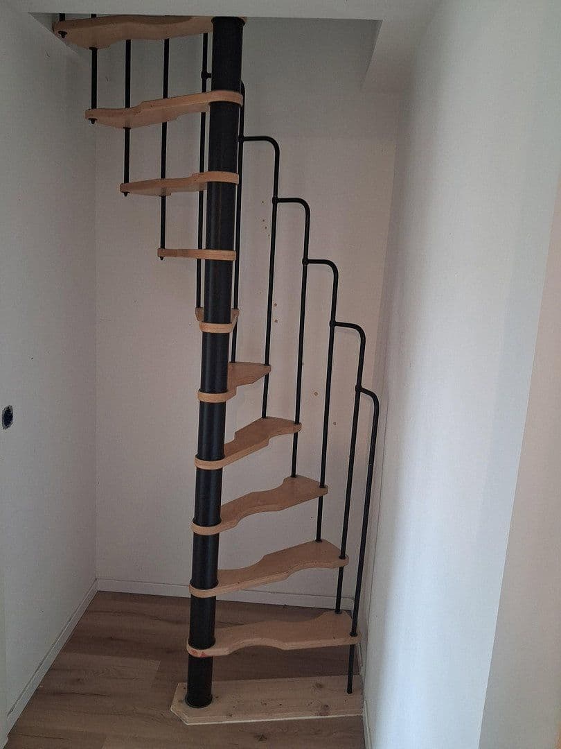 Pronájem bytu 4+1 90 m², Bergstraße 12, Drebach, Sasko Pronájem bytu 4+1 90 m², Bergstraße 12, Drebach, Sasko