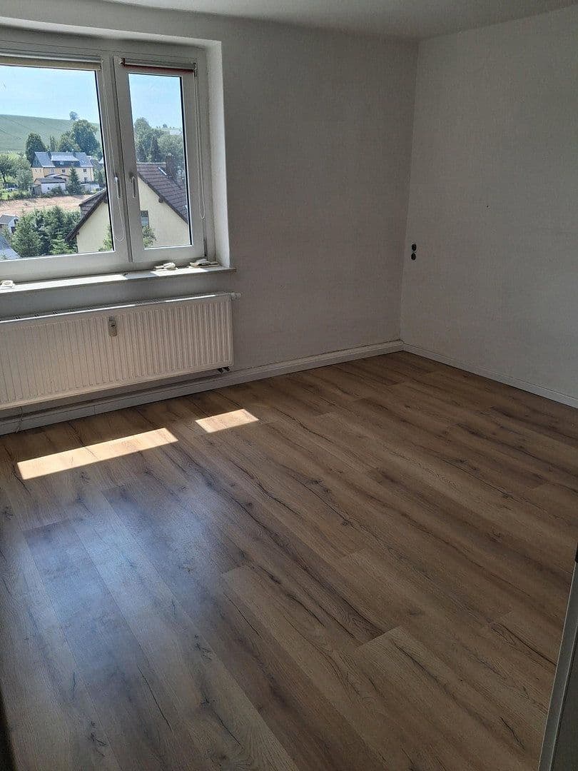 Pronájem bytu 4+1 90 m², Bergstraße 12, Drebach, Sasko Pronájem bytu 4+1 90 m², Bergstraße 12, Drebach, Sasko