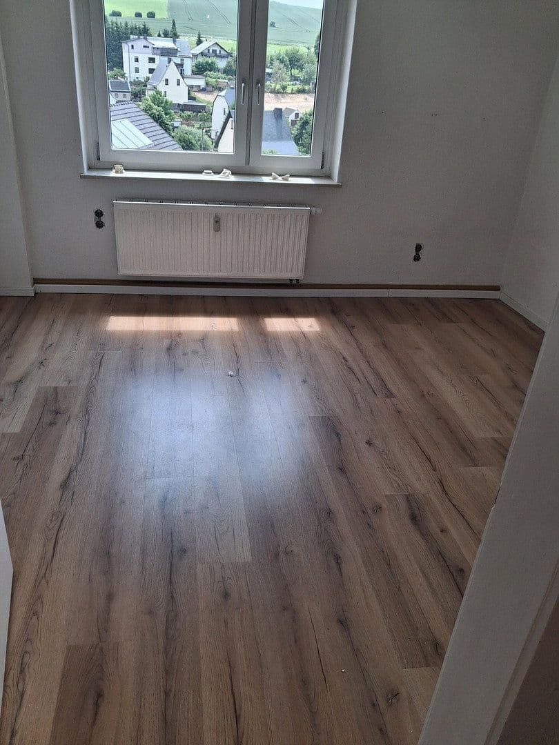 Pronájem bytu 4+1 90 m², Bergstraße 12, Drebach, Sasko Pronájem bytu 4+1 90 m², Bergstraße 12, Drebach, Sasko