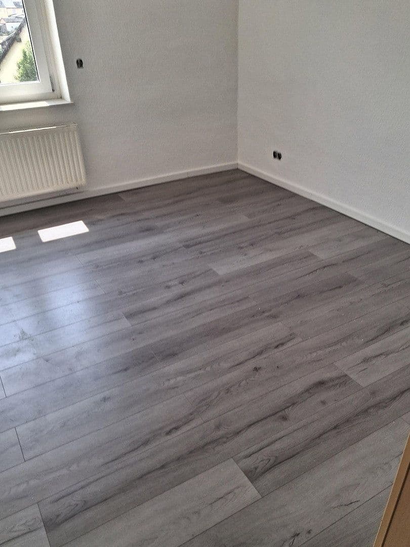 Pronájem bytu 3+1 75 m², Bergstraße 12, Drebach, Sasko Pronájem bytu 3+1 75 m², Bergstraße 12, Drebach, Sasko