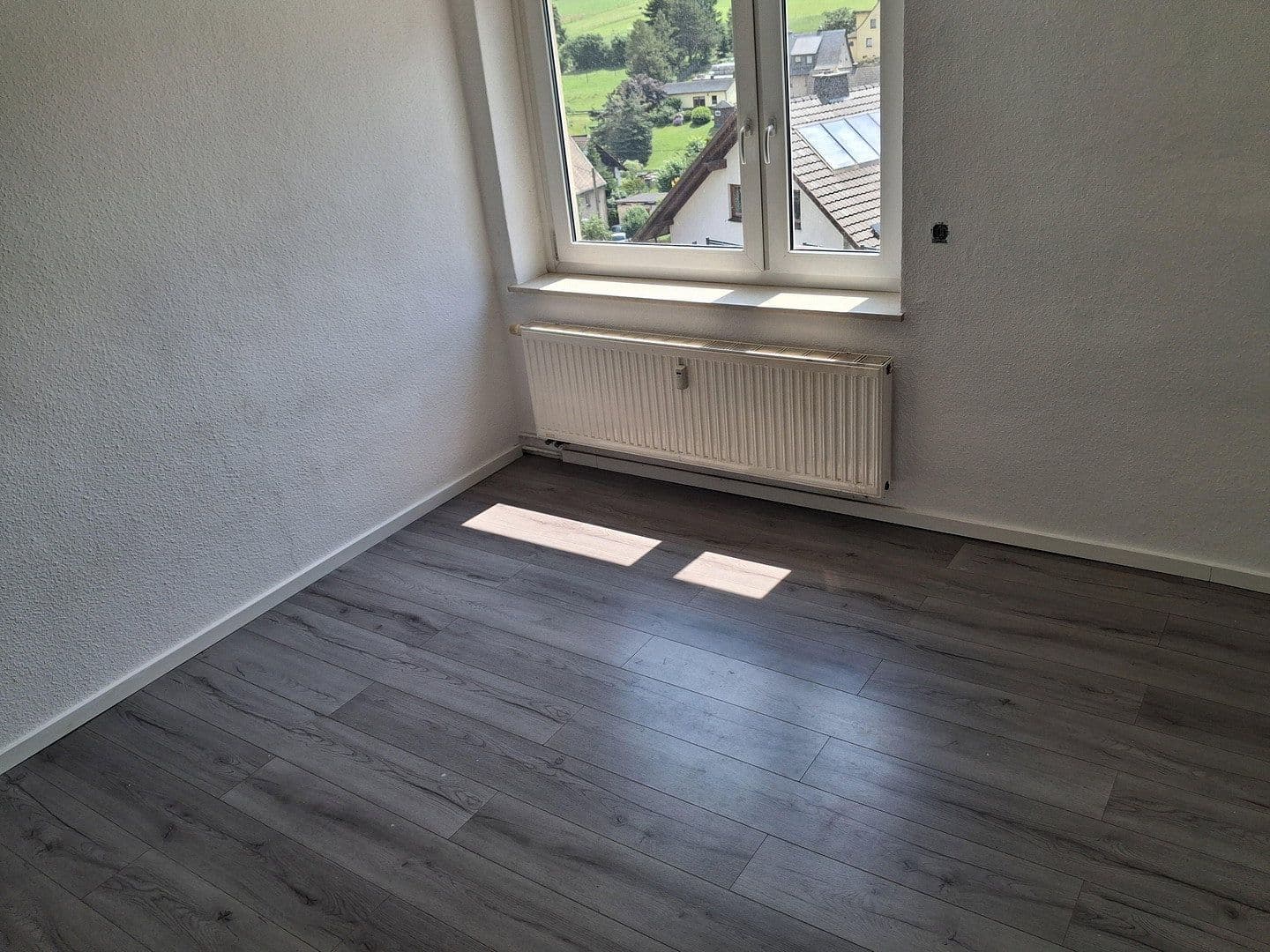 Pronájem bytu 3+1 75 m², Bergstraße 12, Drebach, Sasko Pronájem bytu 3+1 75 m², Bergstraße 12, Drebach, Sasko
