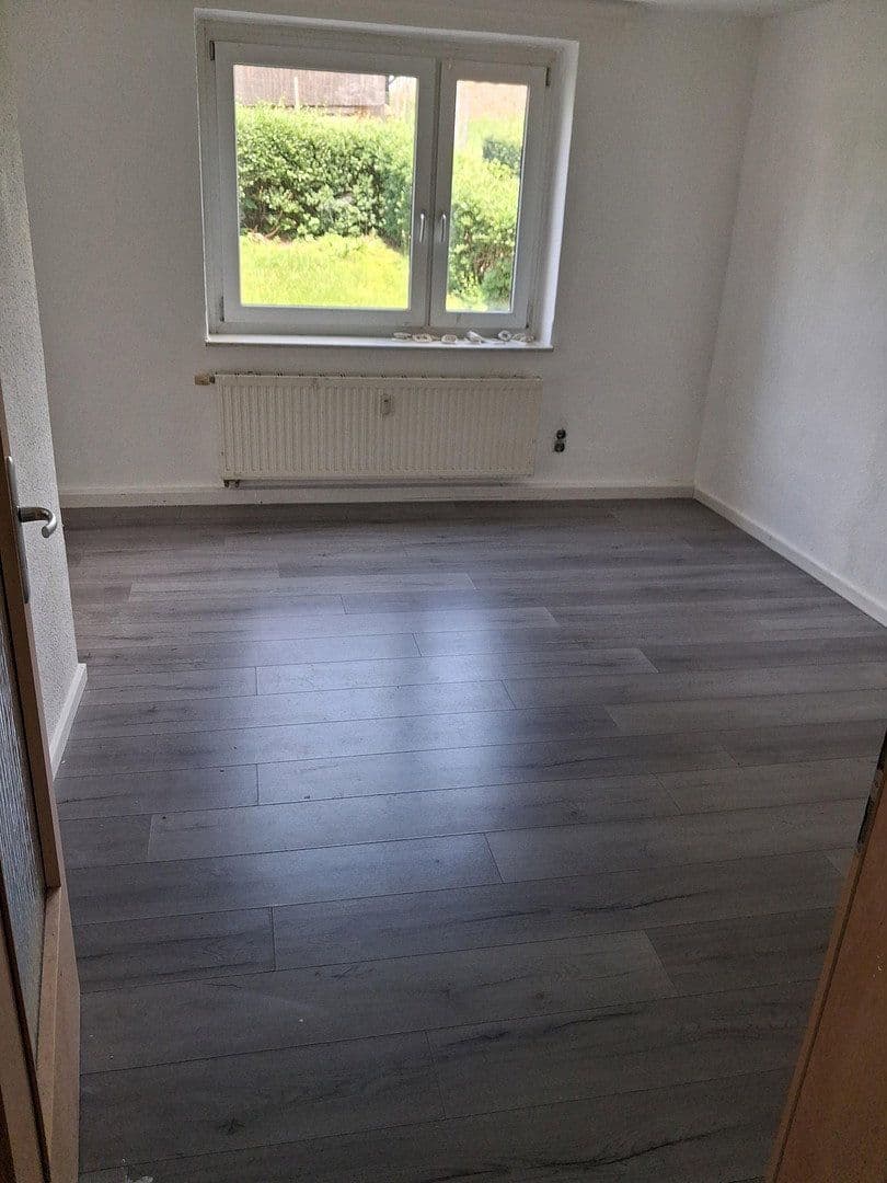 Pronájem bytu 3+1 75 m², Bergstraße 12, Drebach, Sasko Pronájem bytu 3+1 75 m², Bergstraße 12, Drebach, Sasko