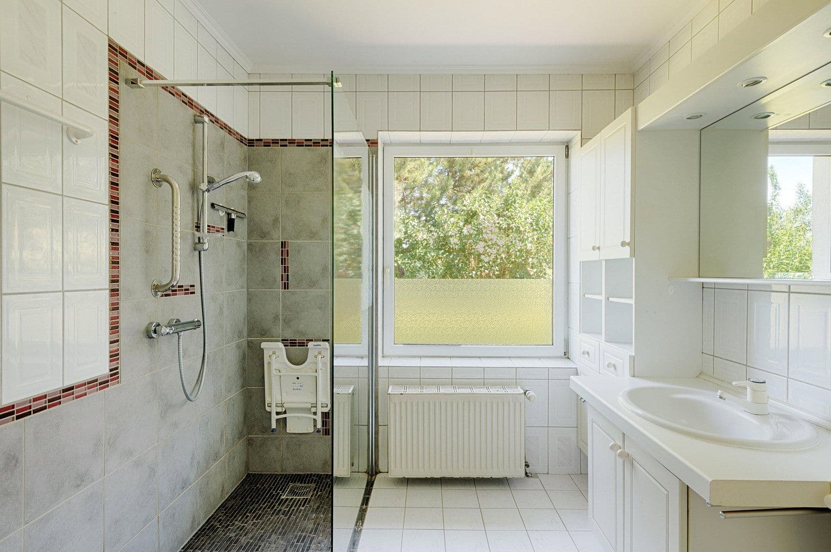 Prodej domu 219 m², pozemek 1.000 m², Rosengarten, Dolní Sasko Prodej domu 219 m², pozemek 1.000 m², Rosengarten, Dolní Sasko
