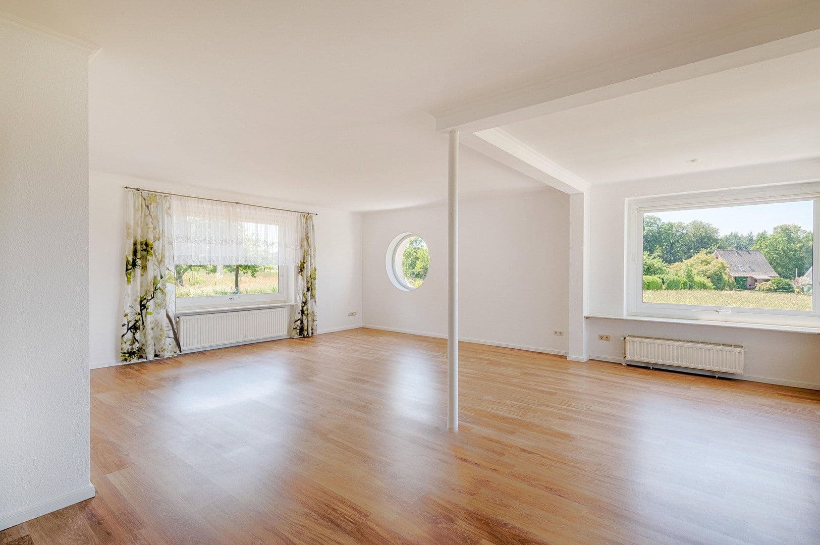 Prodej domu 219 m², pozemek 1.000 m², Rosengarten, Dolní Sasko Prodej domu 219 m², pozemek 1.000 m², Rosengarten, Dolní Sasko