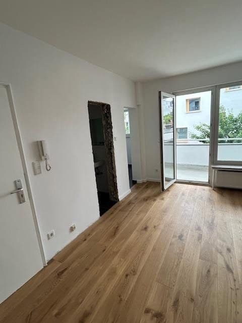 Pronájem bytu 1+1 33 m², Herzogstrasse 79, Düsseldorf, Severní Porýní-Vestfálsko Pronájem bytu 1+1 33 m², Herzogstrasse 79, Düsseldorf, Severní Porýní-Vestfálsko