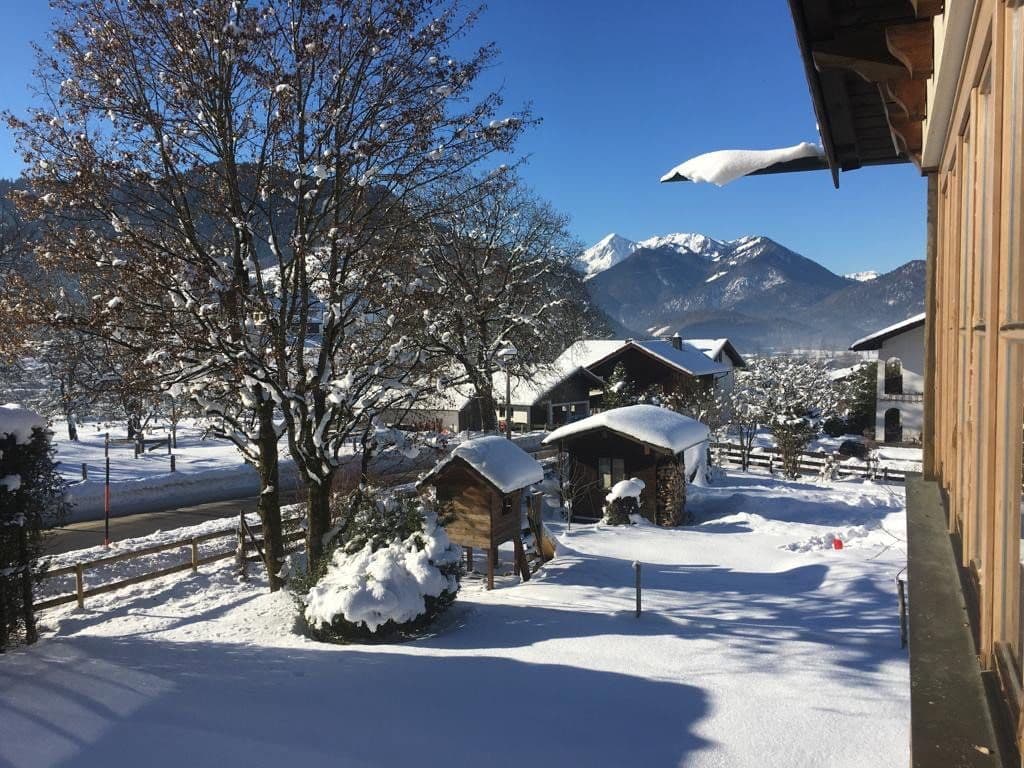 Prodej domu 222 m², pozemek 996 m², Hochgernweg 47, Unterwössen, Bavorsko Prodej domu 222 m², pozemek 996 m², Hochgernweg 47, Unterwössen, Bavorsko