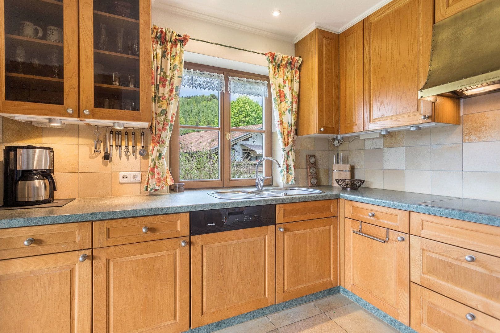 Prodej domu 222 m², pozemek 996 m², Hochgernweg 47, Unterwössen, Bavorsko Prodej domu 222 m², pozemek 996 m², Hochgernweg 47, Unterwössen, Bavorsko