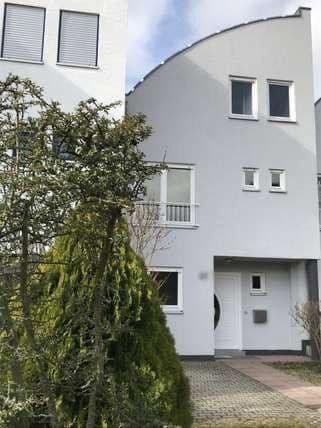 Pronájem domu 230 m², pozemek 250 m², Wiesbaden-Sonnenberg, Hessen Pronájem domu 230 m², pozemek 250 m², Wiesbaden-Sonnenberg, Hessen