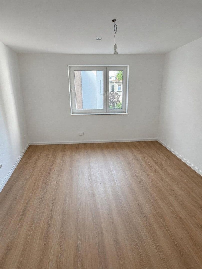 Pronájem bytu 4+1 96 m², Rheinstr 16, Solingen, Severní Porýní-Vestfálsko Pronájem bytu 4+1 96 m², Rheinstr 16, Solingen, Severní Porýní-Vestfálsko