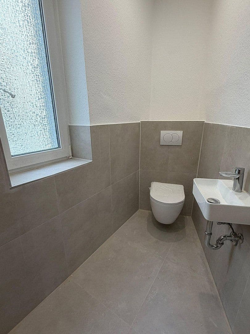 Pronájem bytu 4+1 96 m², Rheinstr 16, Solingen, Severní Porýní-Vestfálsko Pronájem bytu 4+1 96 m², Rheinstr 16, Solingen, Severní Porýní-Vestfálsko